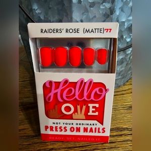 Hello Love press on nails